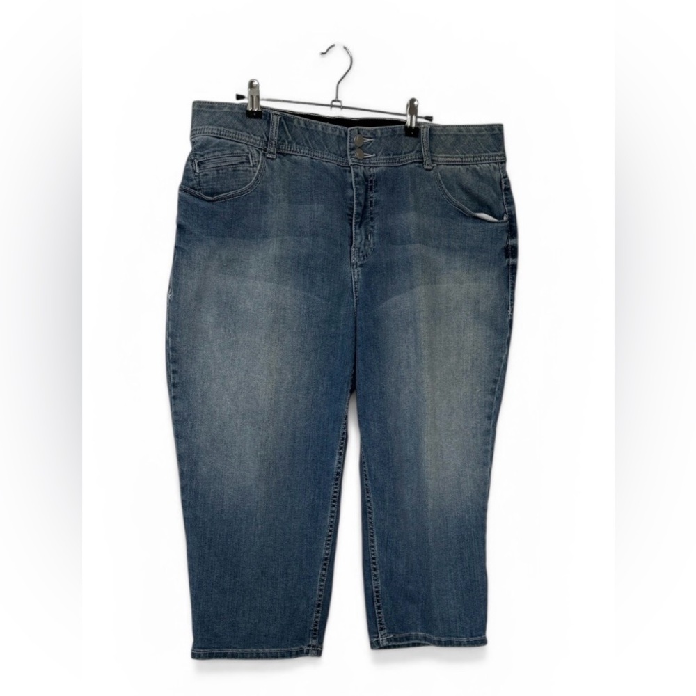 Lane Bryant Faded Blue Cropped Jeans size 18